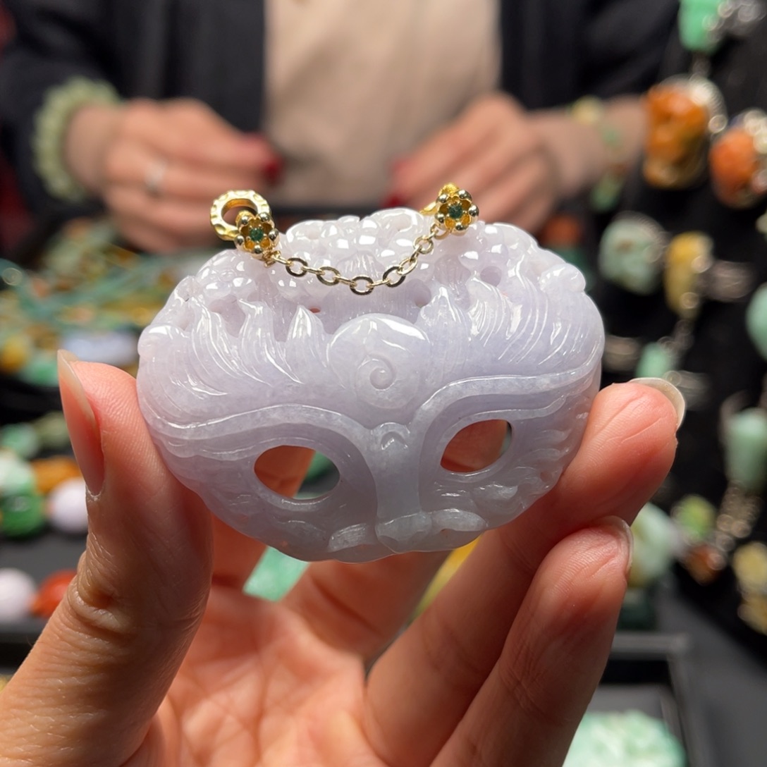 翡翠颈饰未镶嵌Cggggcchhhhjhhhh