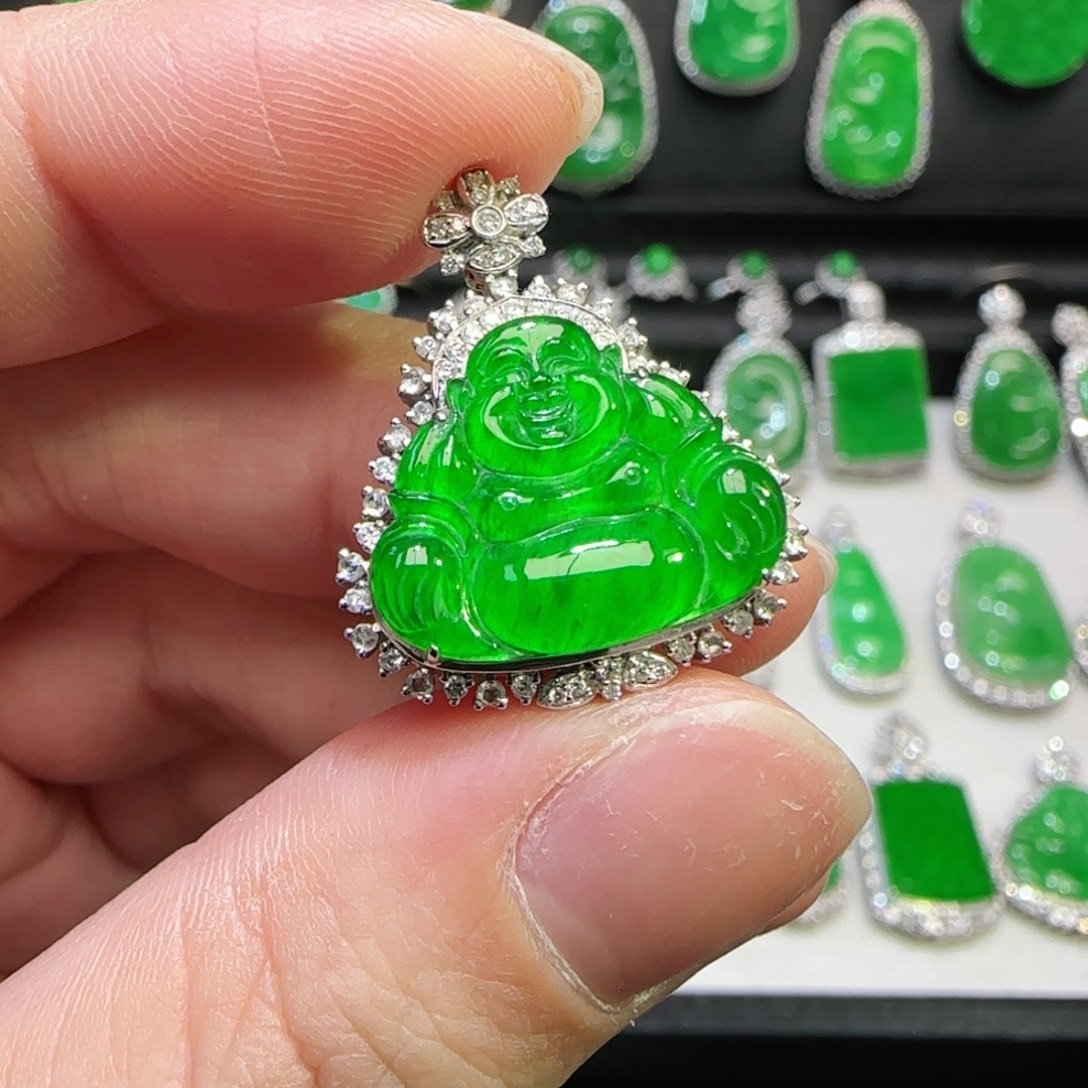 翡翠18K金镶嵌颈饰佛公