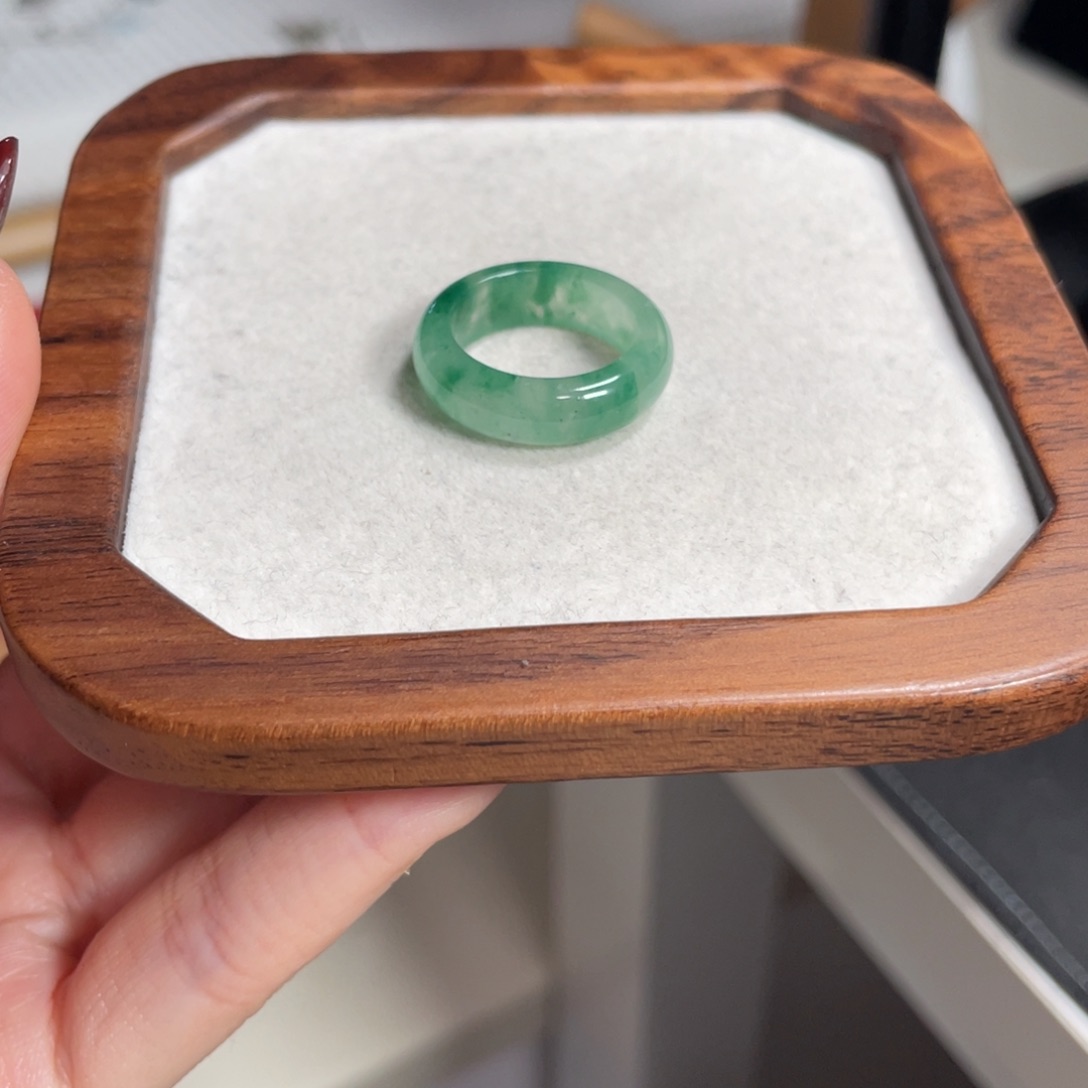 石英质玉戒圈未镶嵌爱****心9666