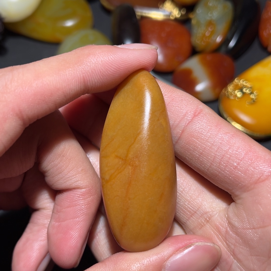 和田玉未镶嵌珠宝奇石