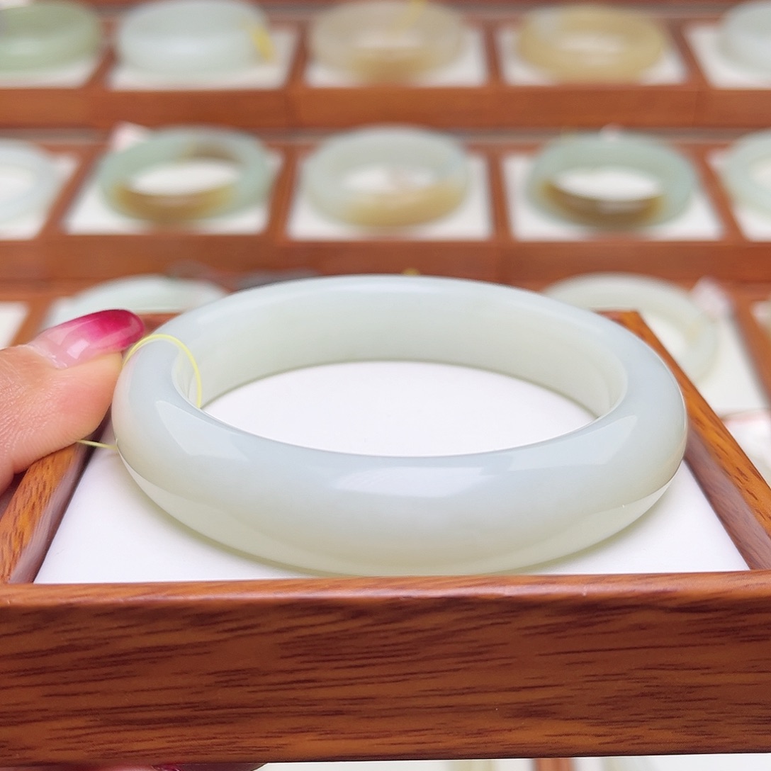 和田玉手镯未镶嵌62.6