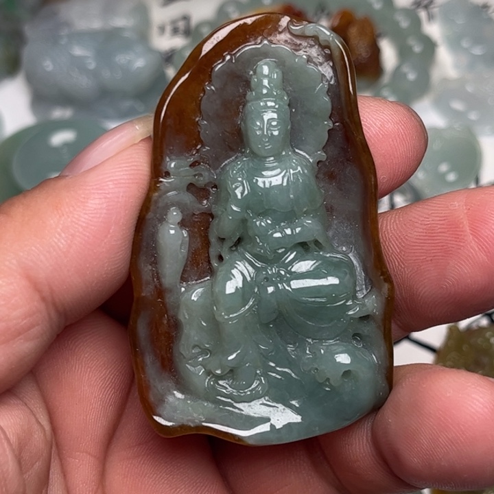 翡翠未镶嵌颈饰观音