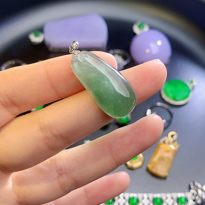 翡翠挂件18K金镶嵌b b b b b