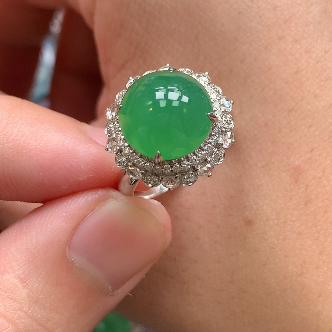 翡翠18K金镶嵌戒指