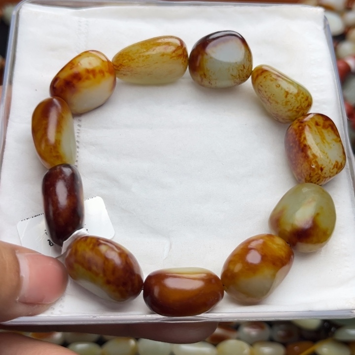 和田玉颈饰未镶嵌浮**歇