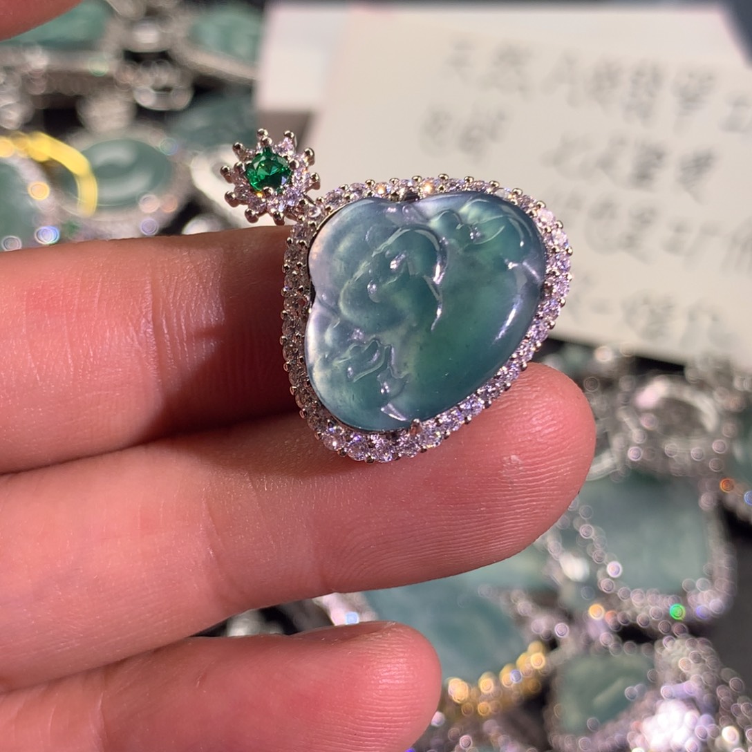 翡翠颈饰未镶嵌财爷爷