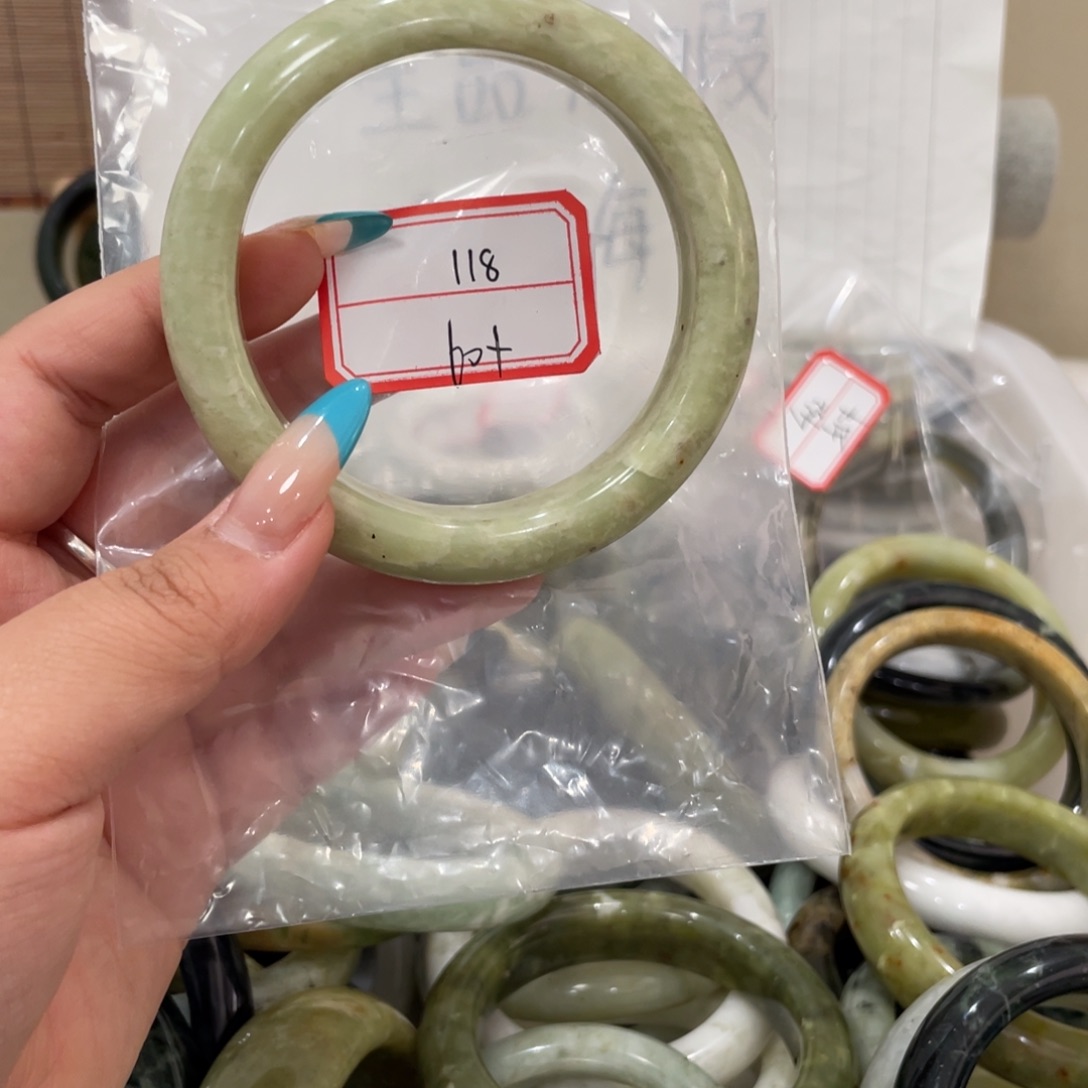 蛇纹石玉未镶嵌手镯