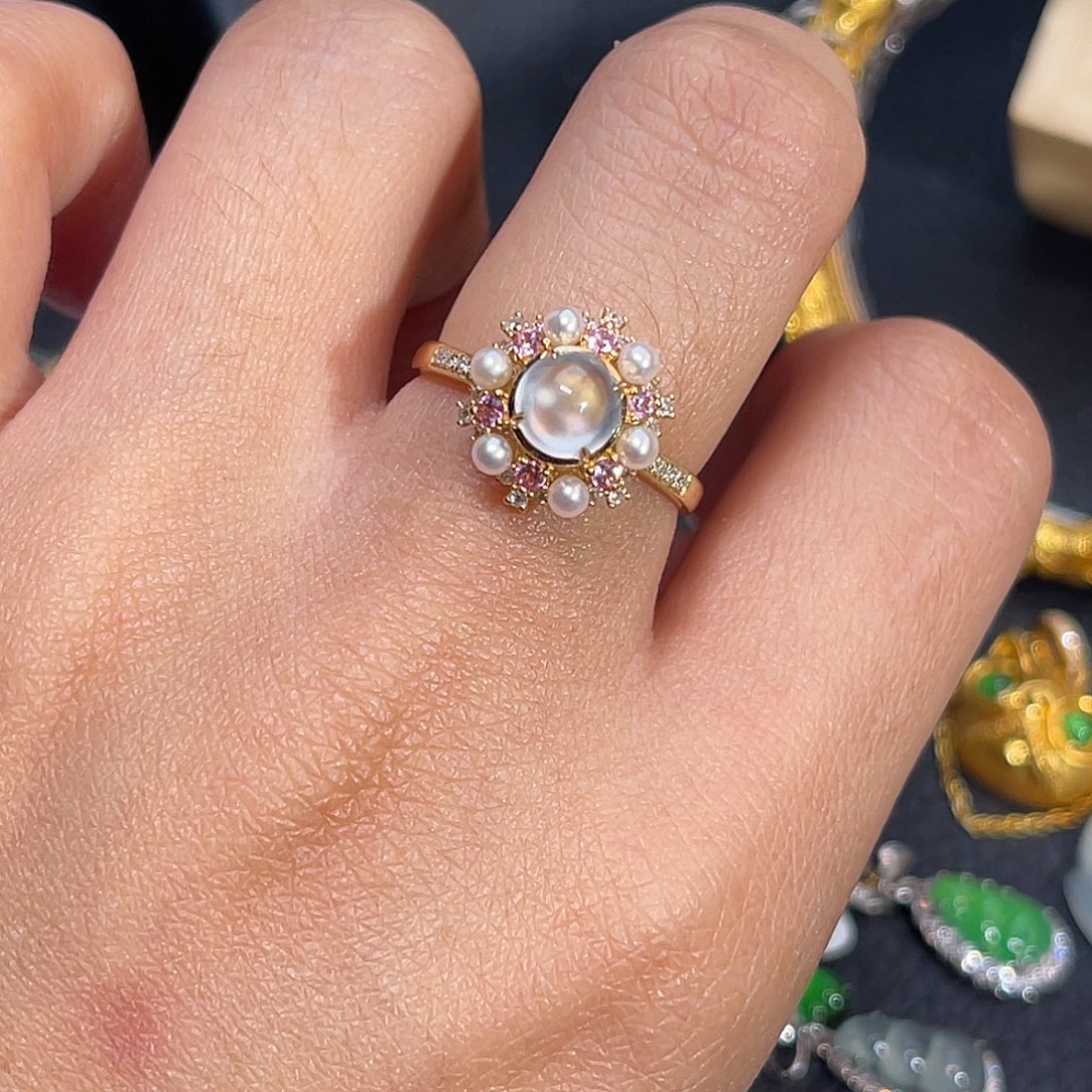 翡翠18K金镶嵌戒指蛋面