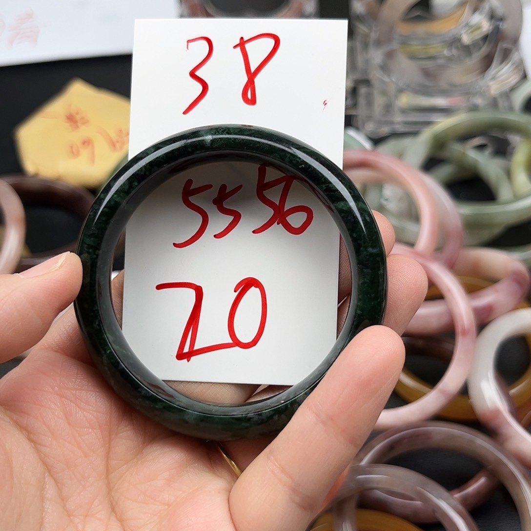 石英质玉未镶嵌手镯38