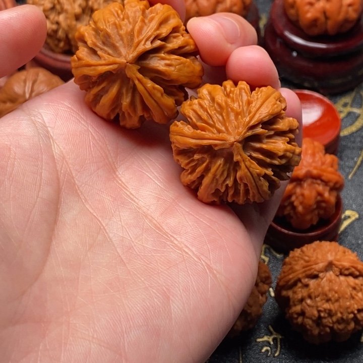 到***止文玩核桃吊坠三棱 