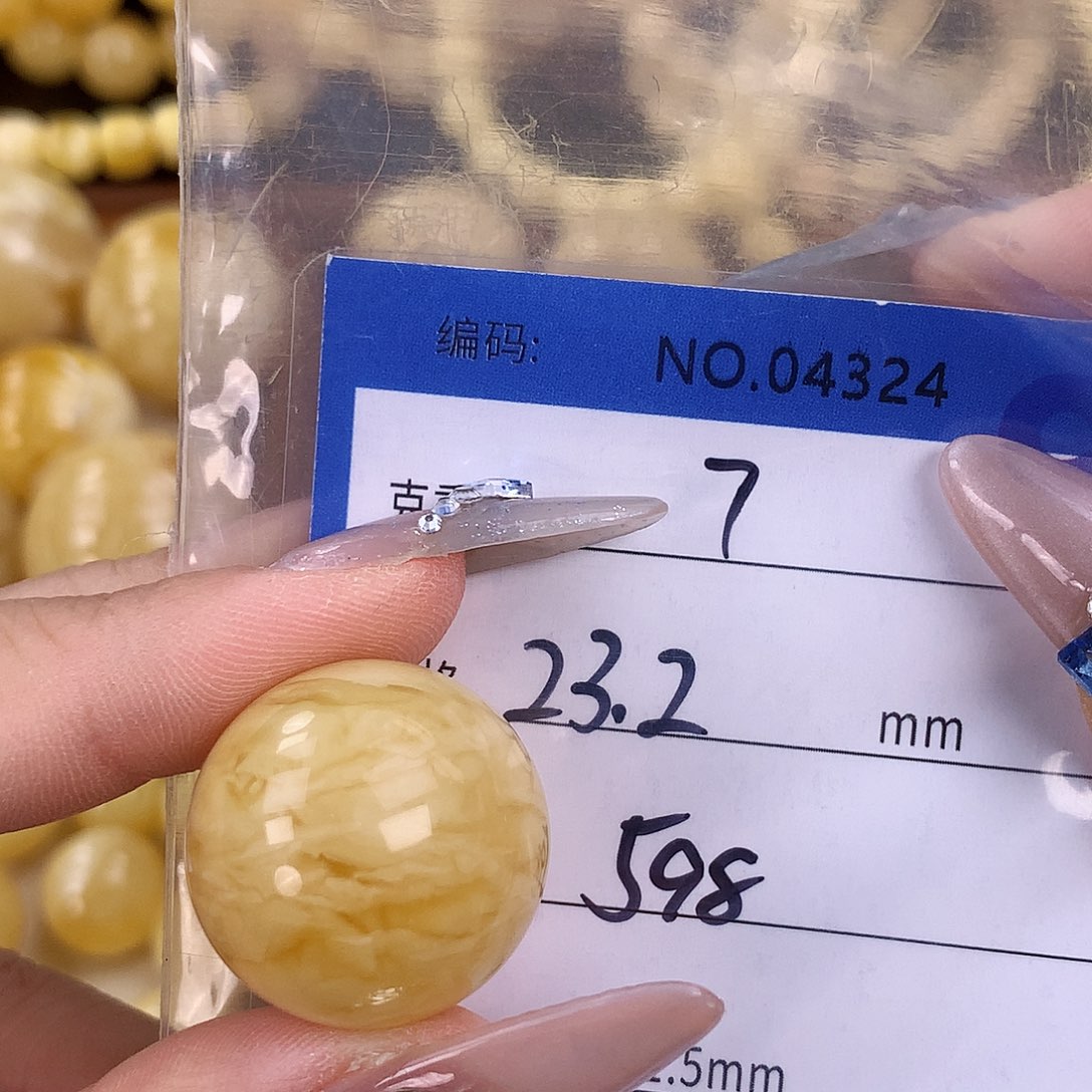 蜜蜡未镶嵌珠宝奇石