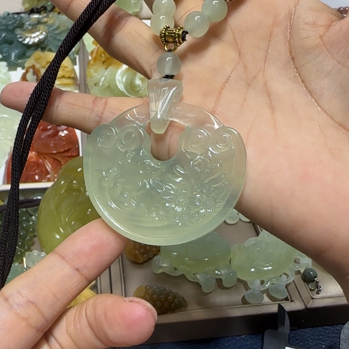 蛇纹石玉吊坠未镶嵌