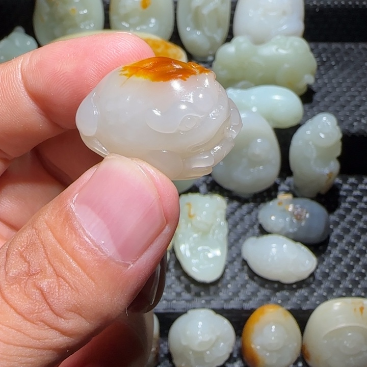 颈饰未镶嵌和田玉（糖玉）
