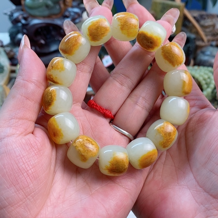 透闪石质玉未镶嵌手串扬****哥
