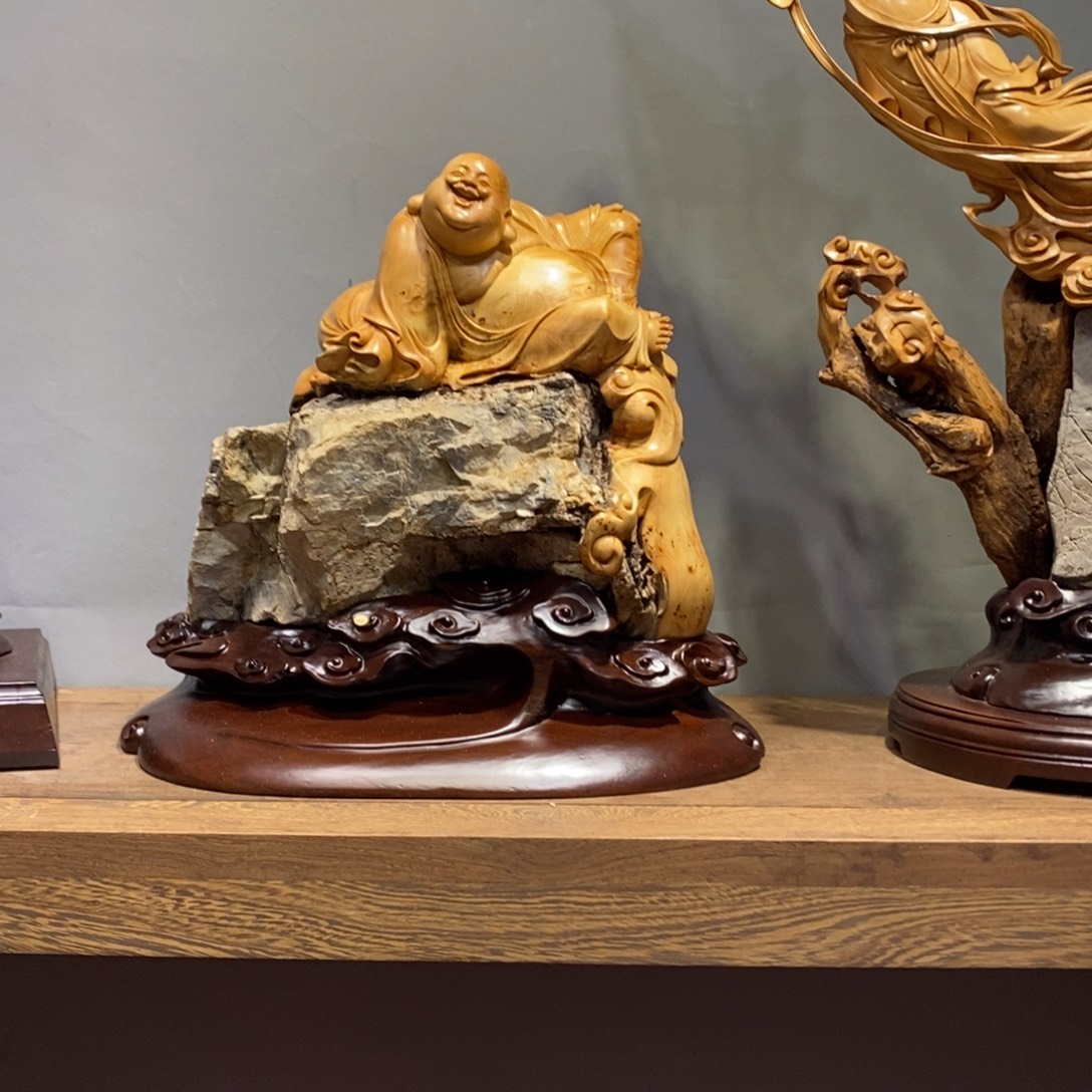 柏木（崖柏）笑看人世间弥勒菩提