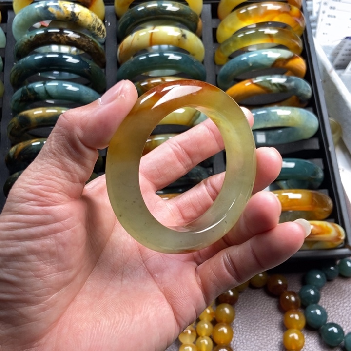 蛇纹石玉手镯未镶嵌噗**儿