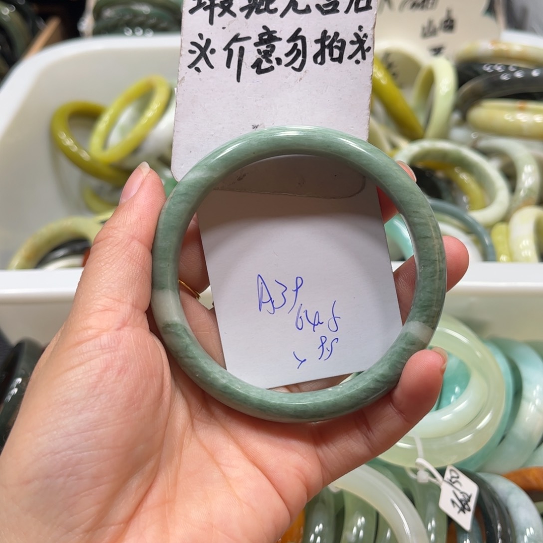 蛇纹石玉手镯未镶嵌