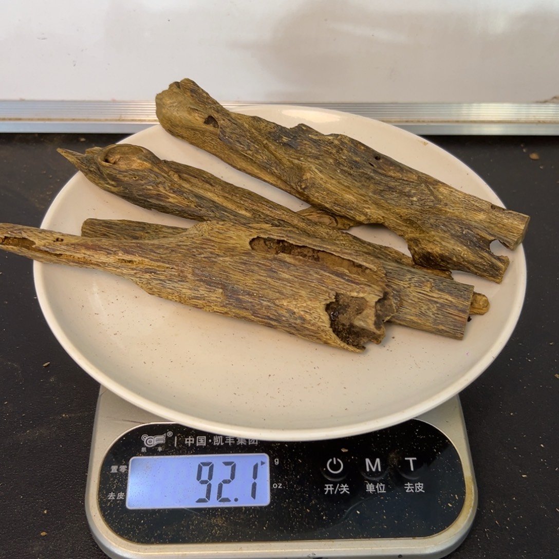 沉香沉香碎屑驼背黑奇虫眼