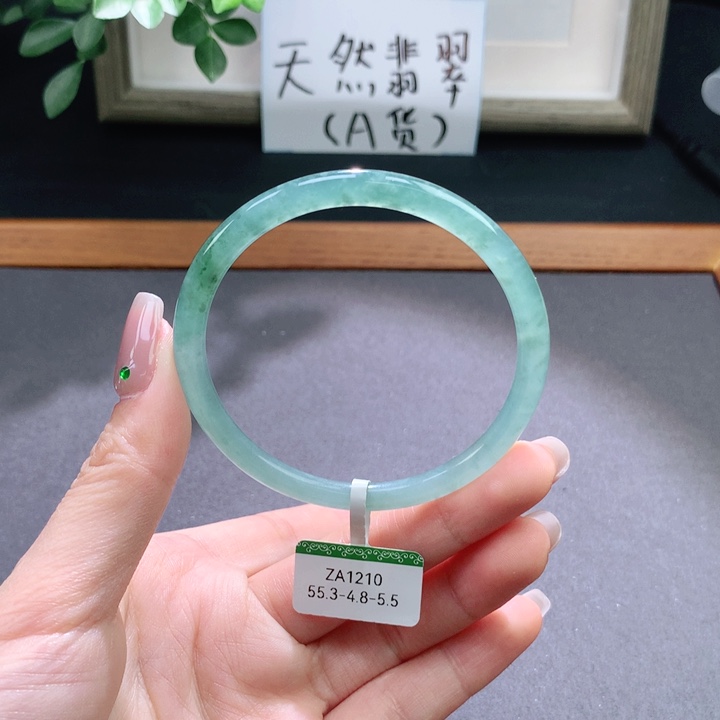 翡翠手镯未镶嵌天然翡翠手镯