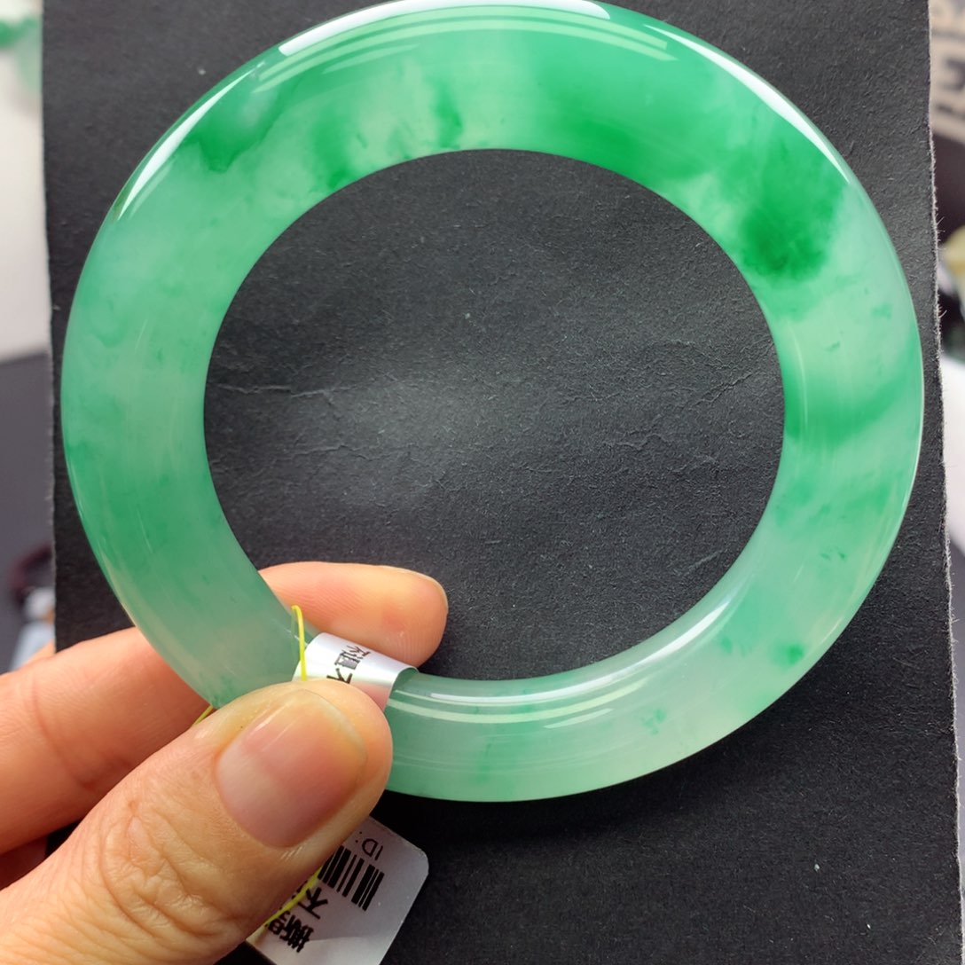 【闪购商品】未镶嵌手镯石英质玉