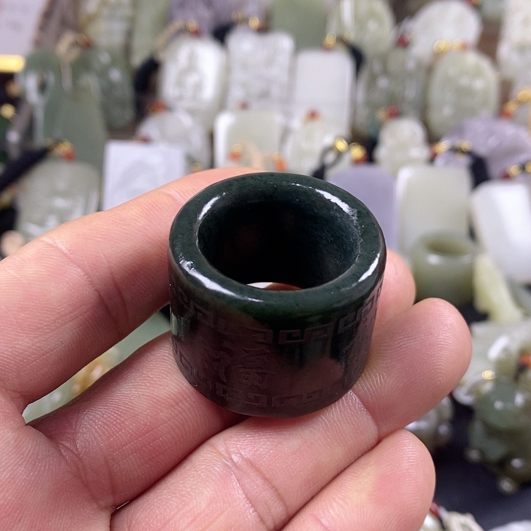 和田玉（糖玉）颈饰未镶嵌