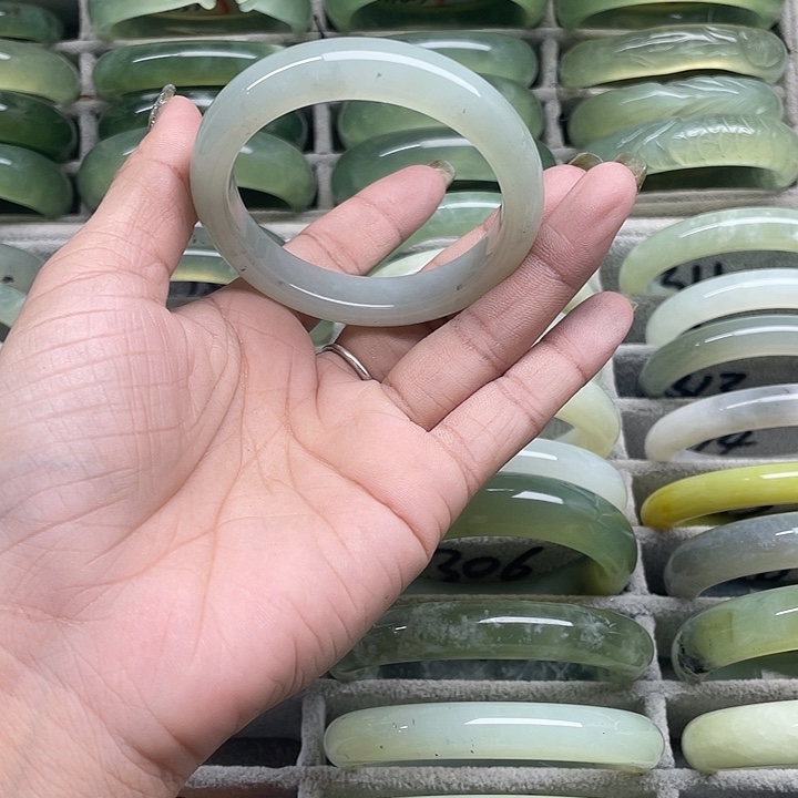 蛇纹石玉未镶嵌手镯298