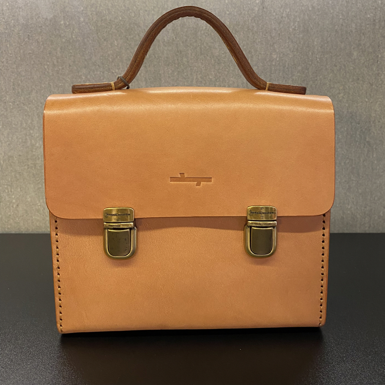 （寻阳）敞口扣款双根束口款锁扣手提包经典手拿包单肩