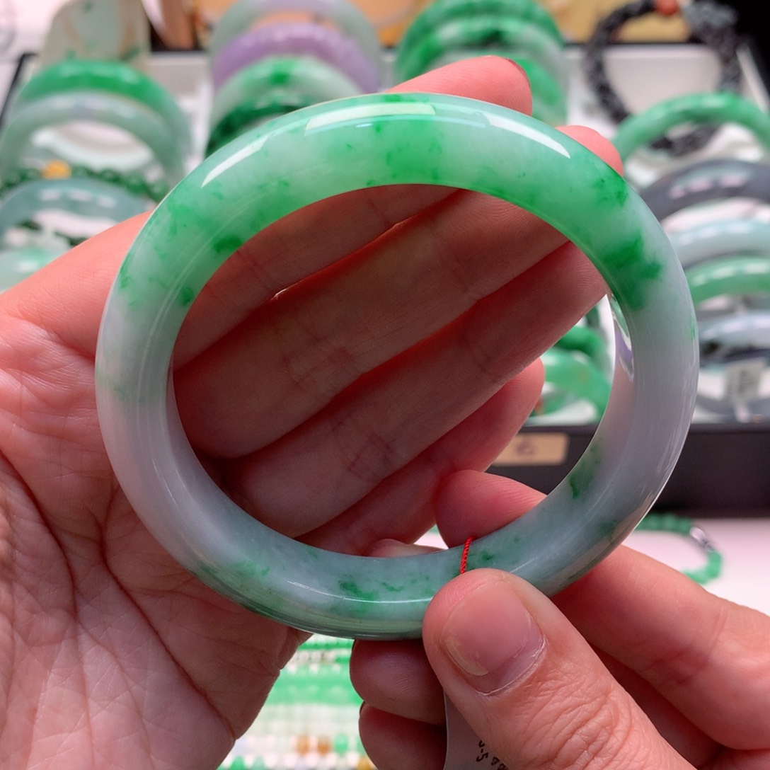 翡翠手镯未镶嵌缅甸