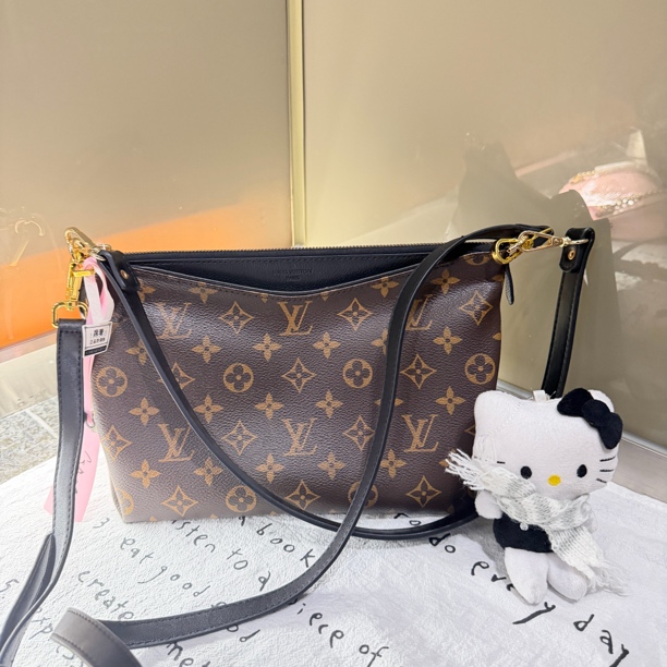 99新 LouisVuitton/路易威登 老花拼黑传奇包