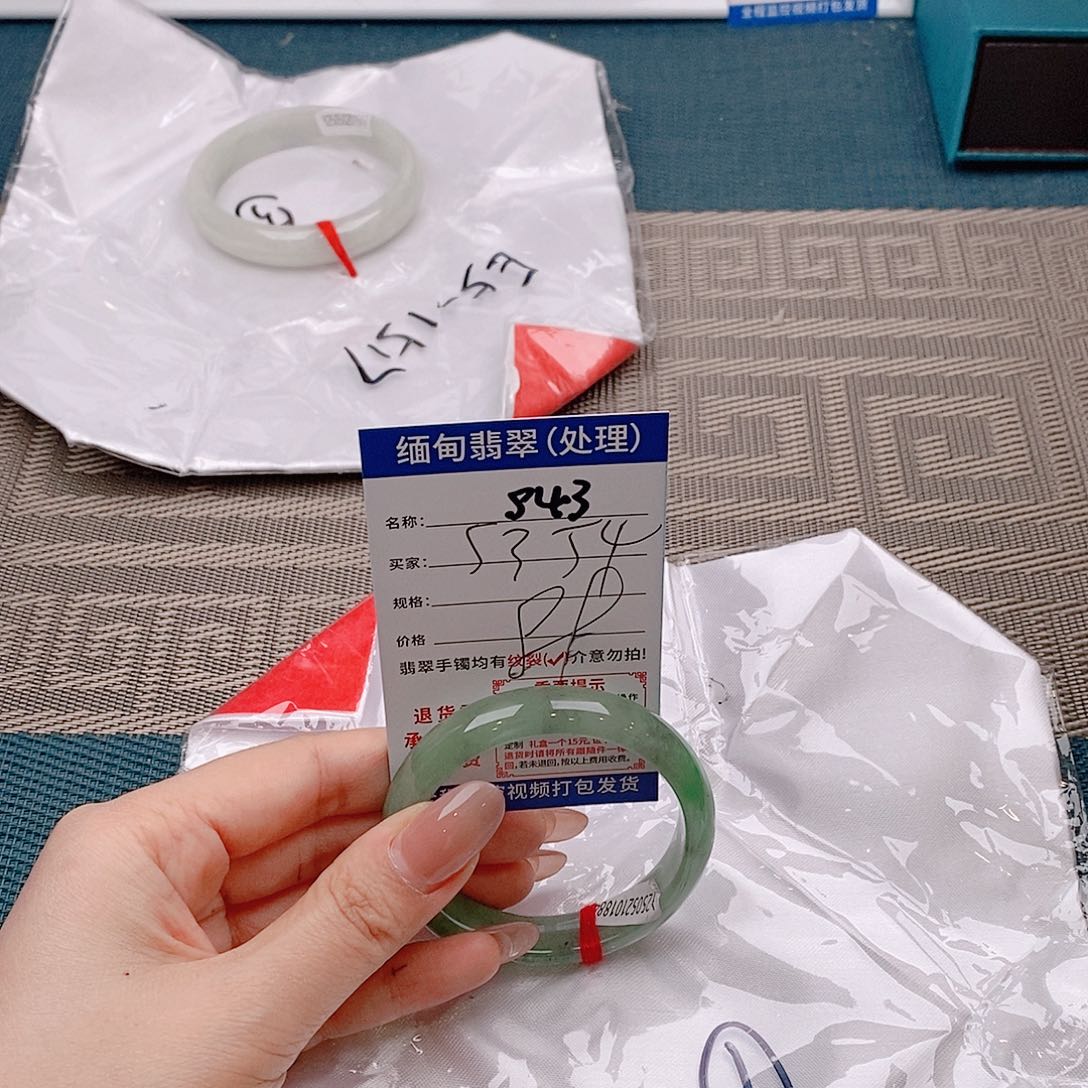 翡翠手镯未镶嵌手镯以实物为准微包容s43