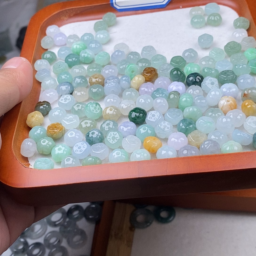 翡翠颈饰未镶嵌莲花珠60一个