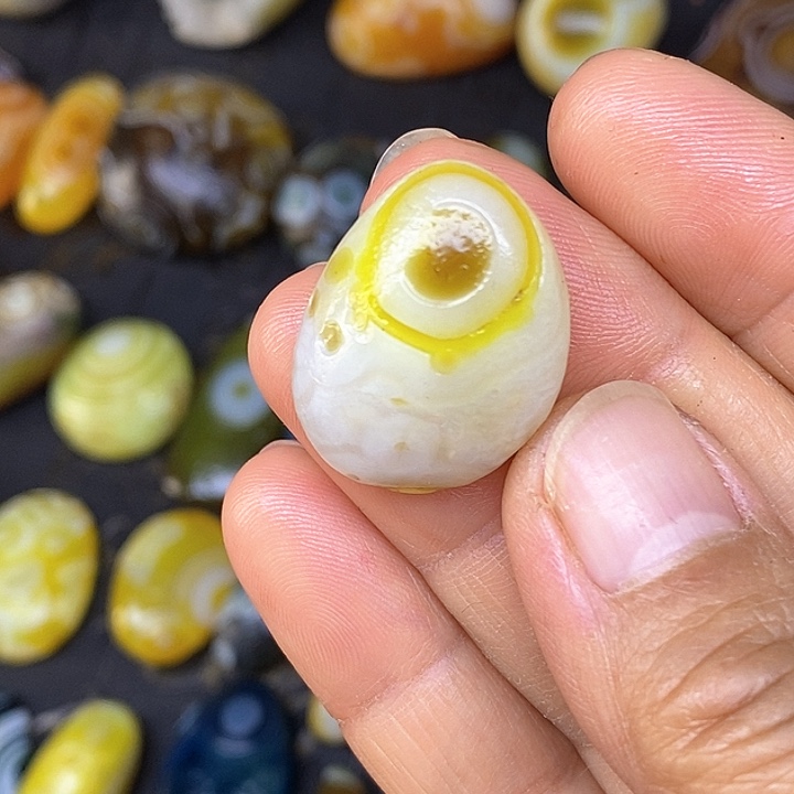 俏色单眼饰品奇石