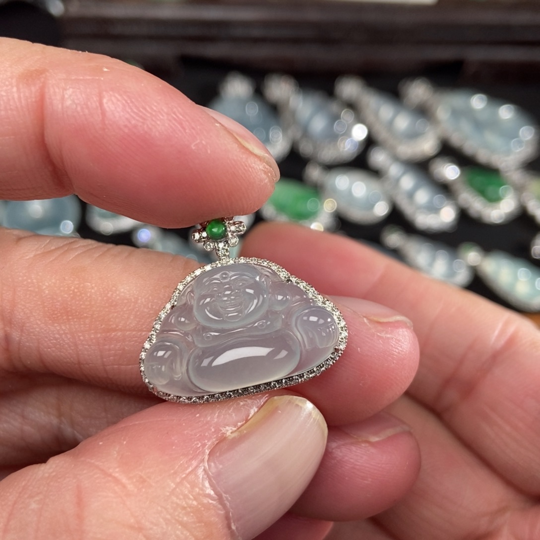 颈饰18K金镶嵌翡翠佛公