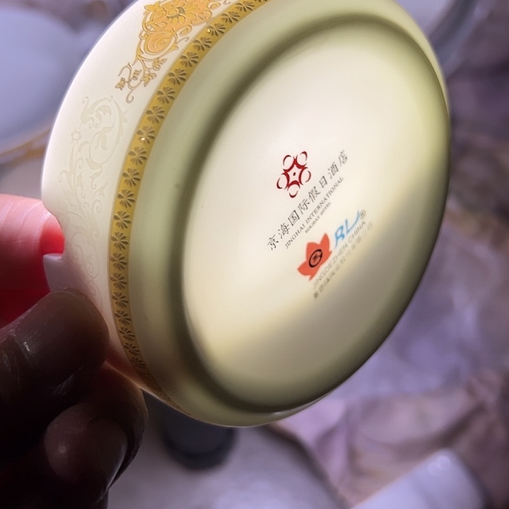 定制烟灰缸陶瓷一个