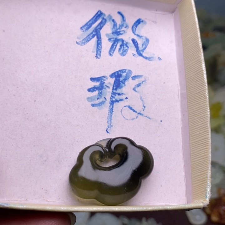 蛇纹石玉颈饰合金150