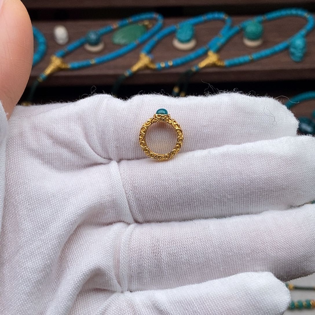 骑***驴绿松石18K金镶嵌绿松石配饰h