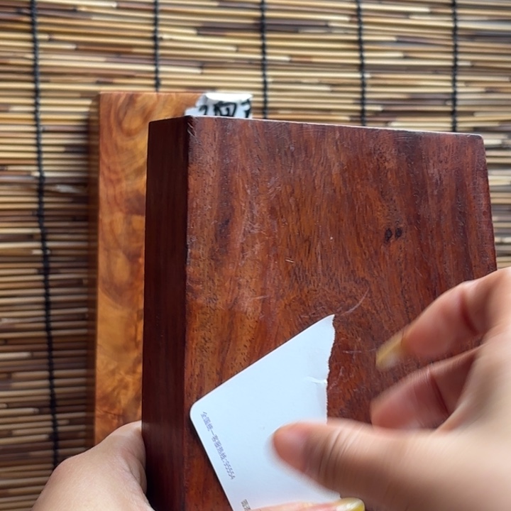 无***语大叶紫檀（黑酸枝木类）