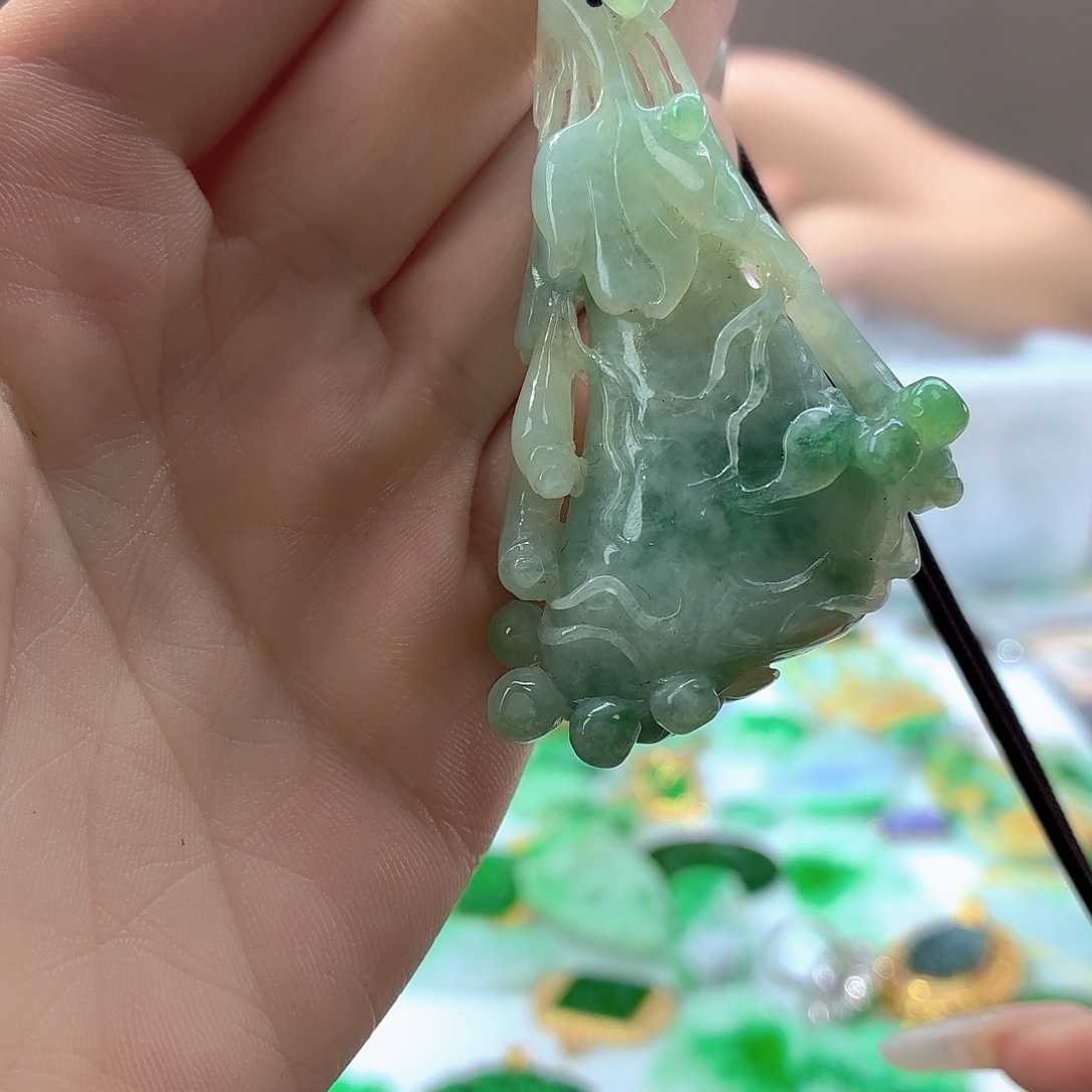 翡翠未镶嵌颈饰翡翠