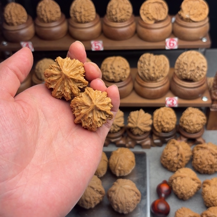 洒***脱文玩核桃吊坠三棱