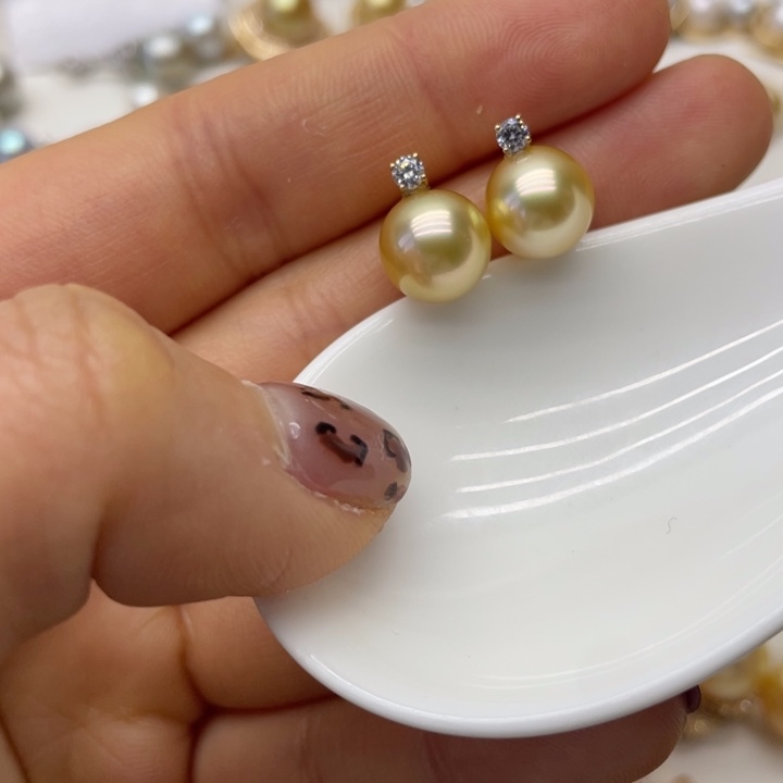 海水珍珠耳饰18K金镶嵌