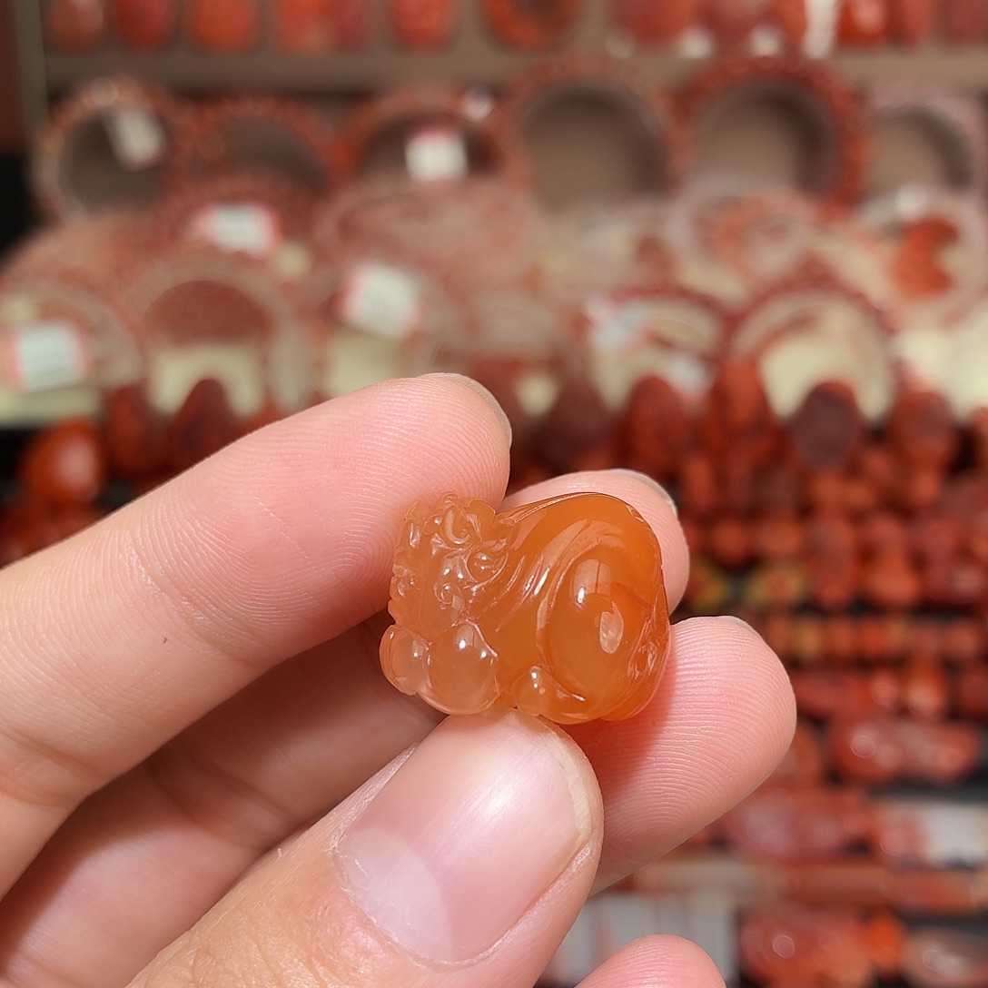 南红玛瑙未镶嵌颈饰貔貅