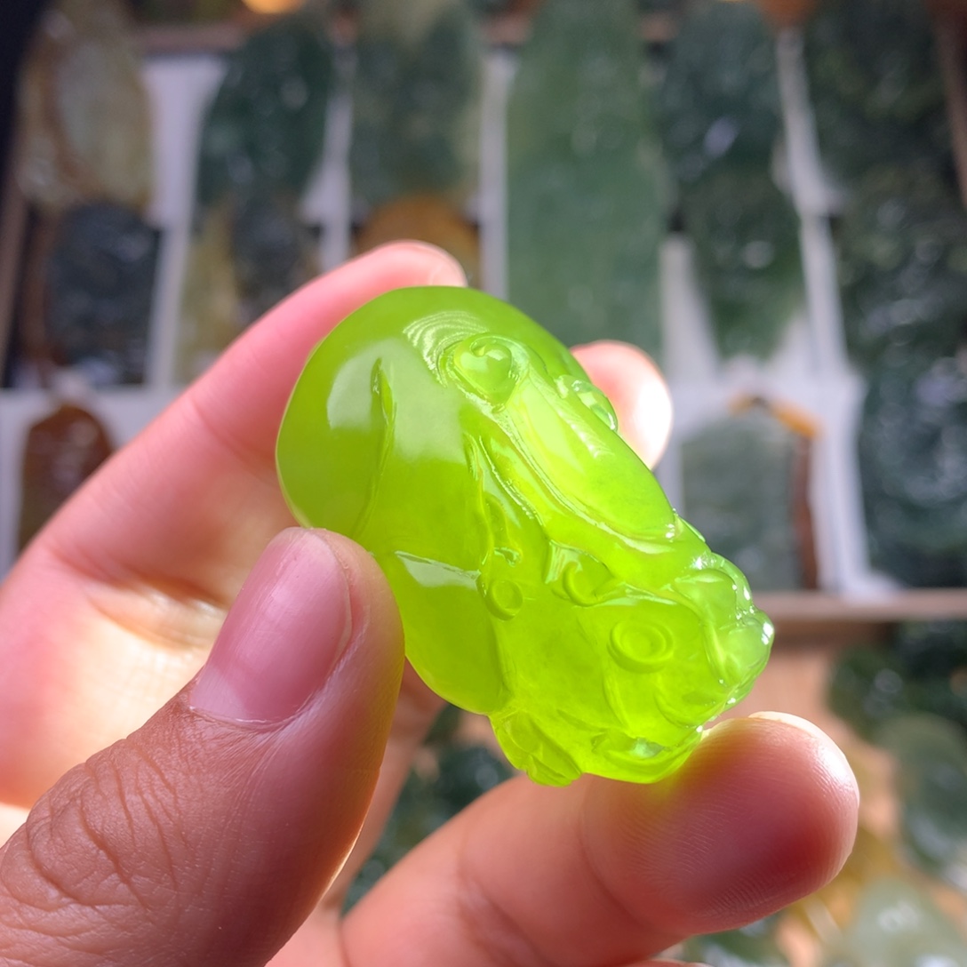 未镶嵌蛇纹石玉挂件貔貅