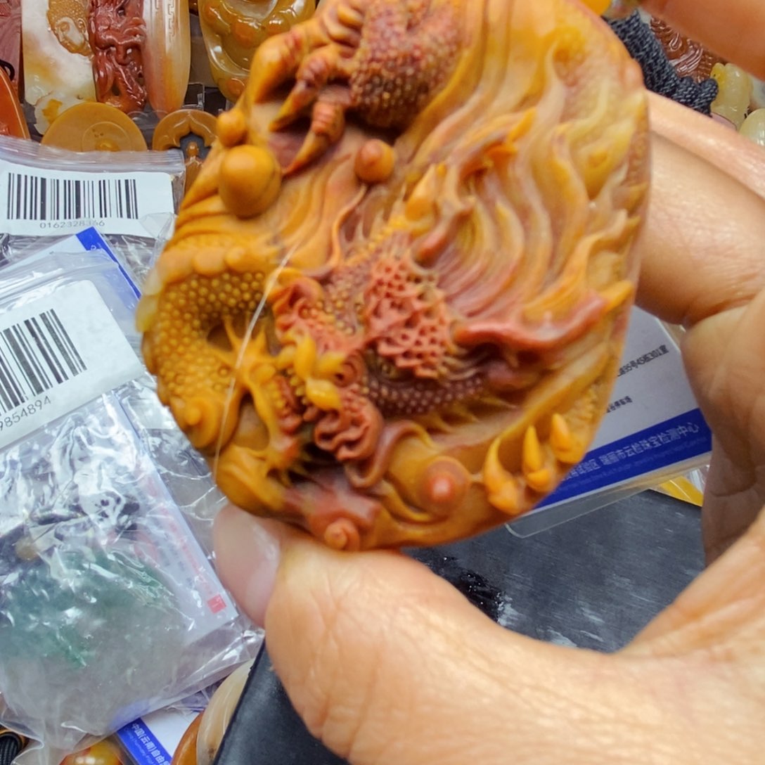 石英质玉（黄龙玉）颈饰未镶嵌