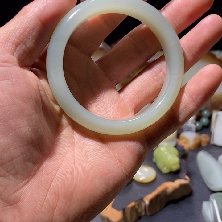 M***…和田玉未镶嵌手镯