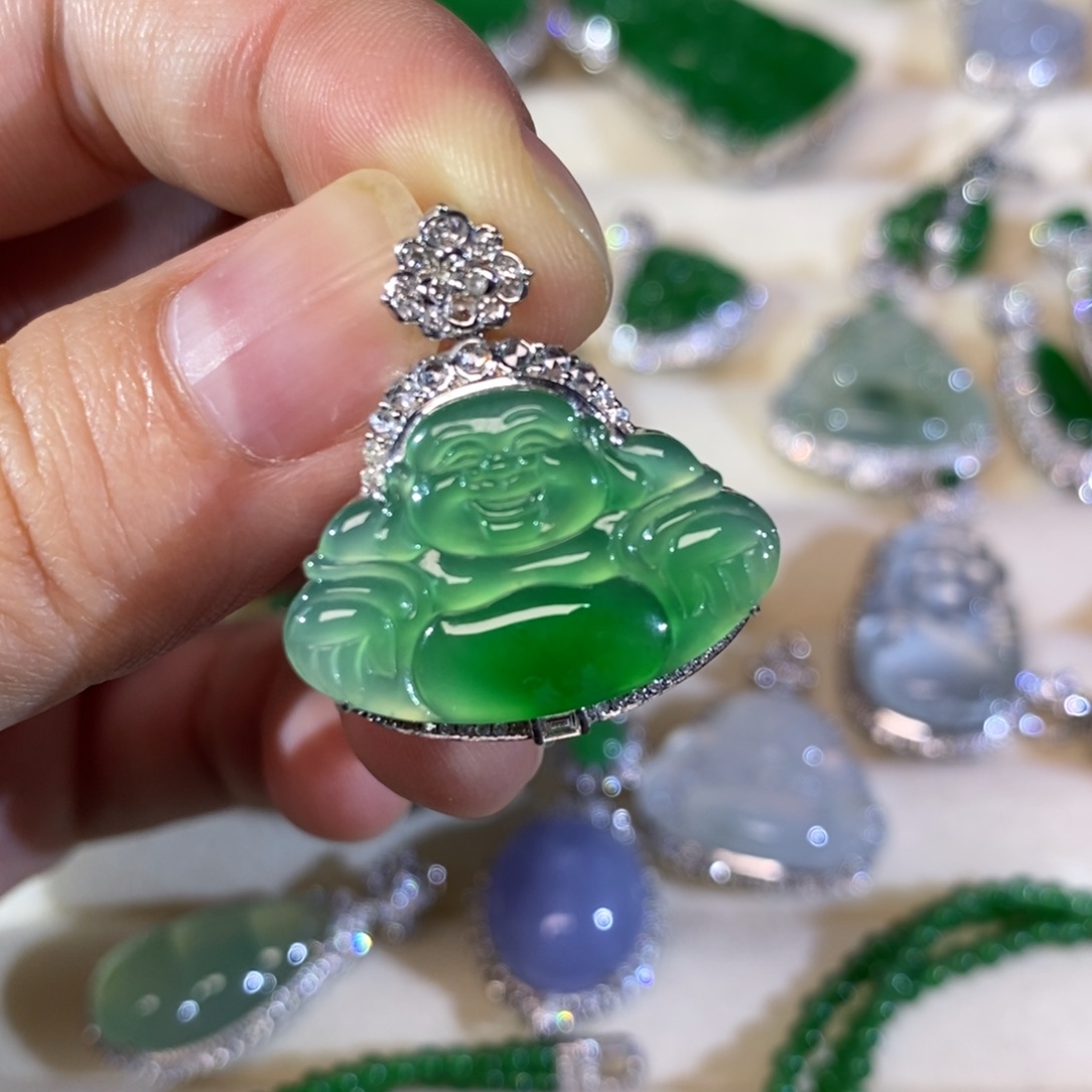 翡翠18K金镶嵌颈饰