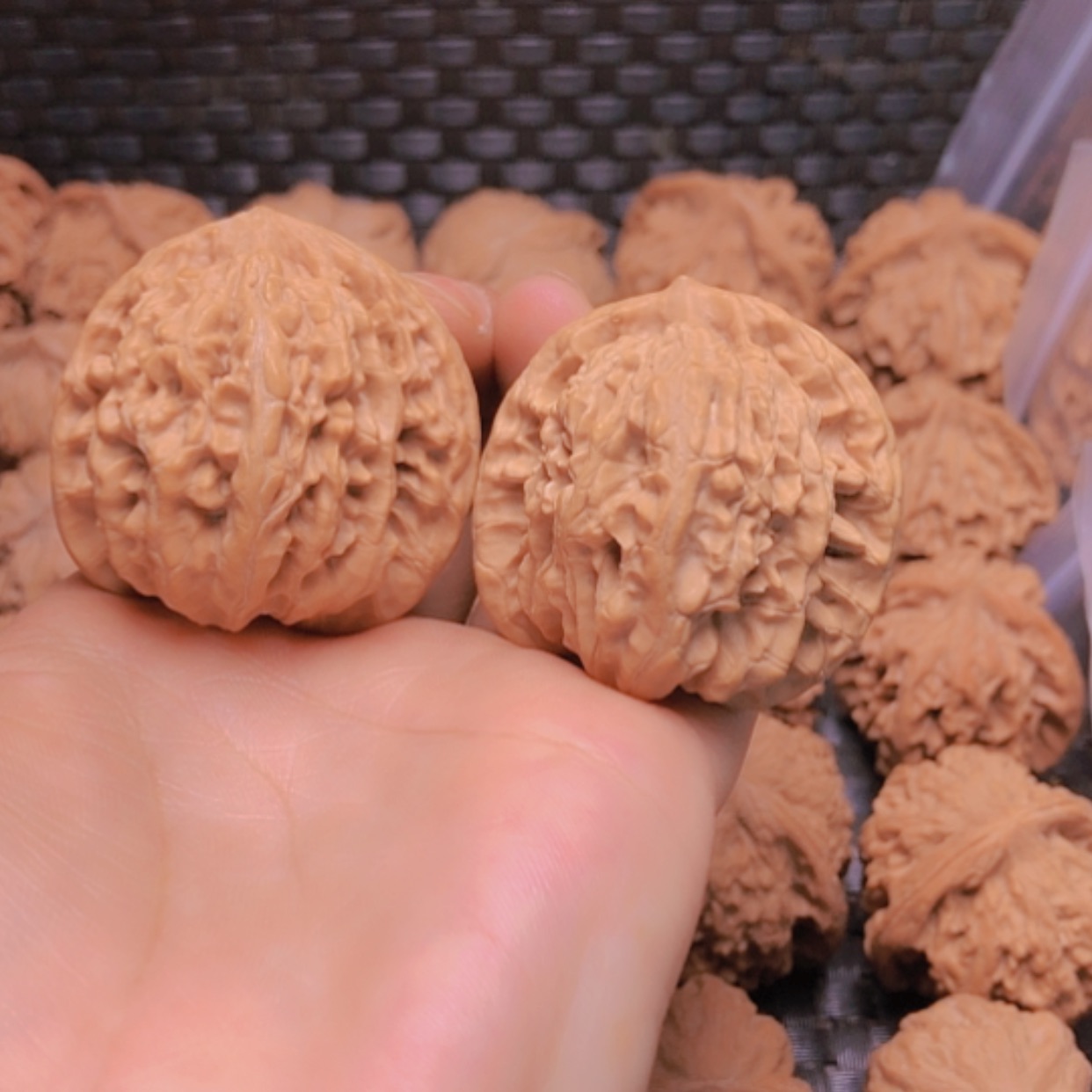 【闪购商品】核桃把件39霞云岭修尖出油