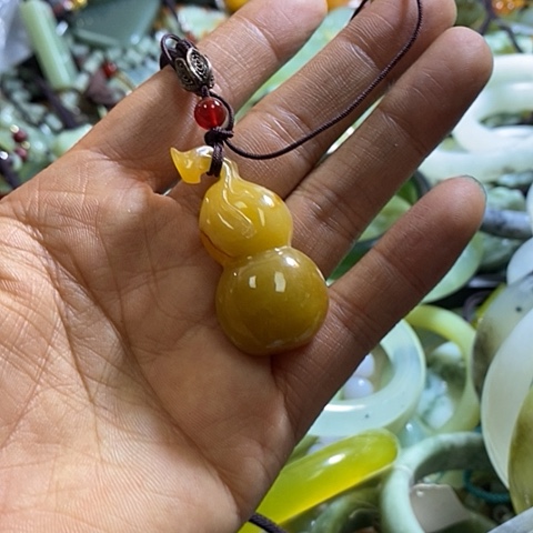 岫玉颈饰未镶嵌挂件