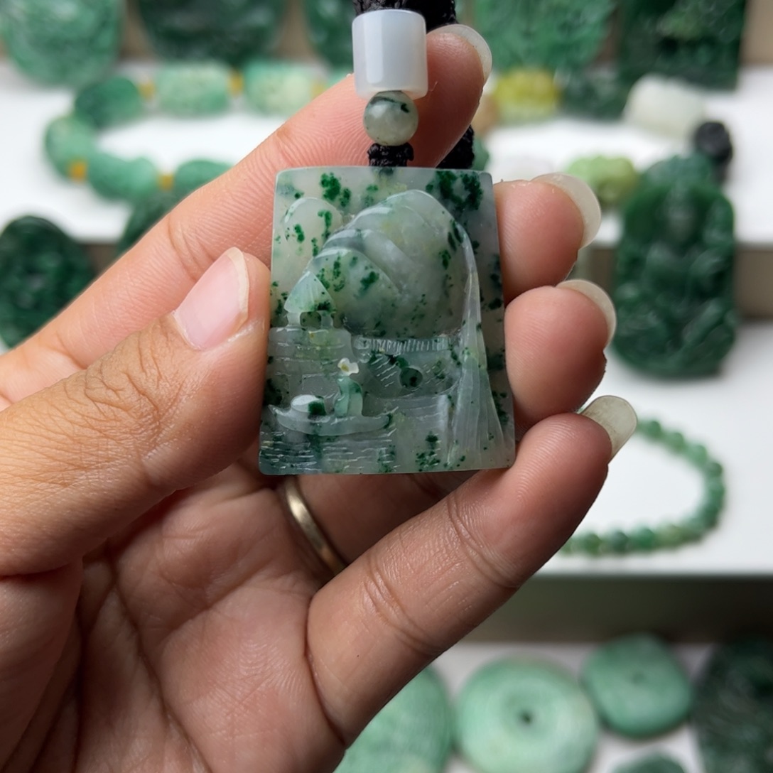 独山玉未镶嵌挂件