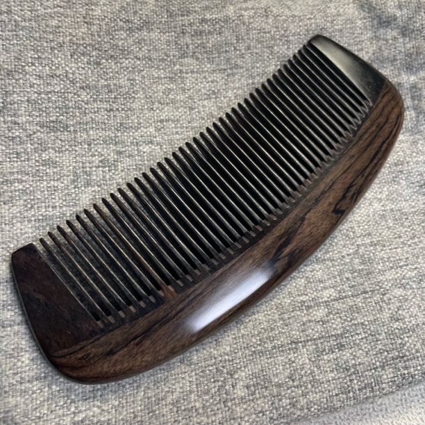 紫光檀 隼卯工艺细齿半月梳
