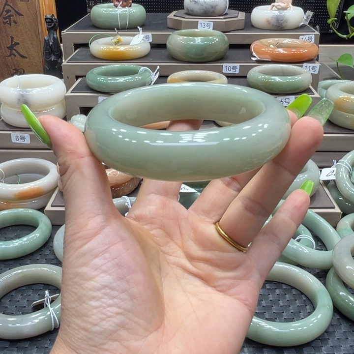 A***L石英质玉手镯未镶嵌